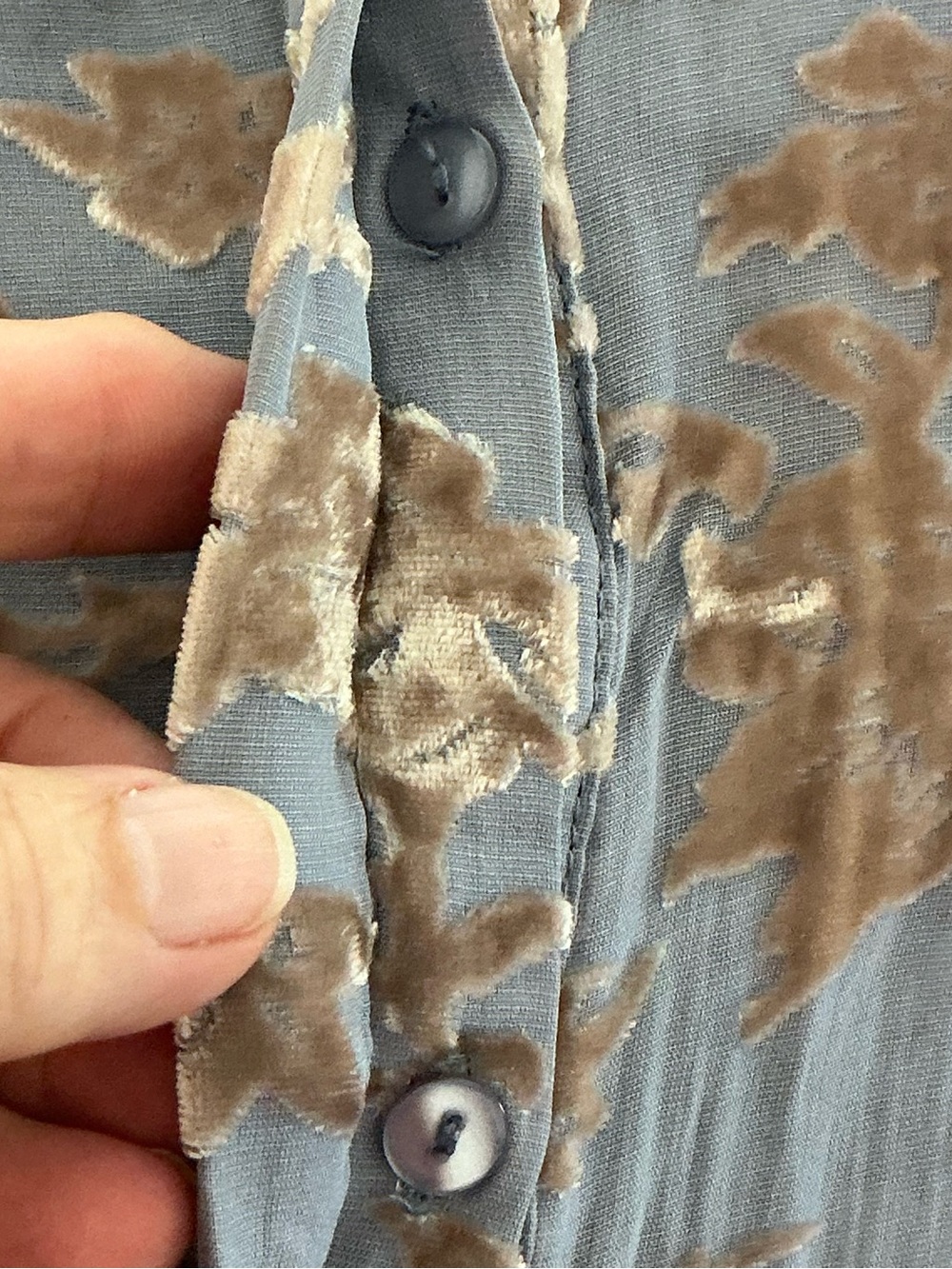 Sundance Dusty Lavender Grey and Tan Floral Burnout Button Front Top L - Picture 7 of 7
